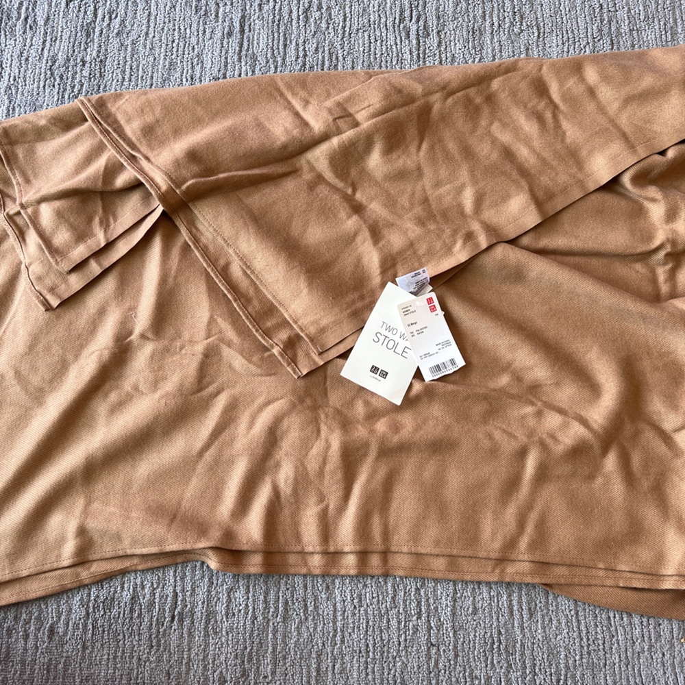 Uniqlo scarf/two way stole